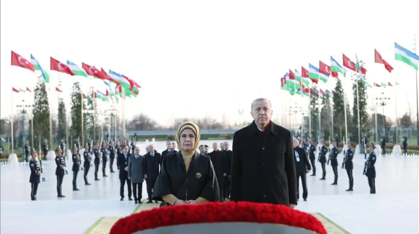 اردوغان مقابل بنای یادبود استقلال ازبکستان تاج گل نهاد